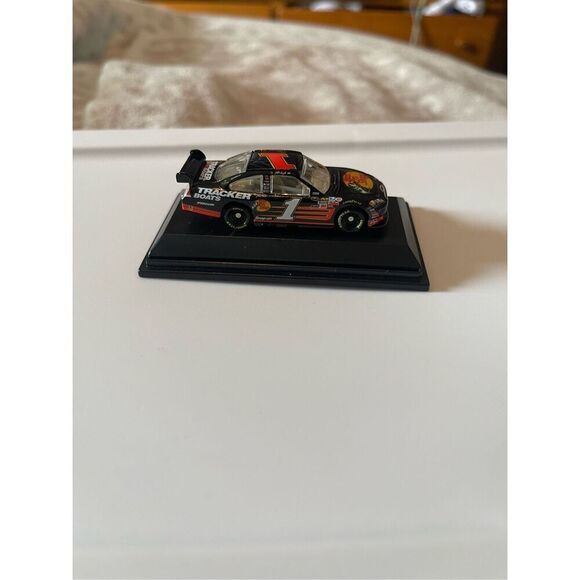 Lionel 2007 Martin Truex Jr #1 Bass Pro Shops Dover Race 1st Win NASCAR Racecar - Picture 1 of 16